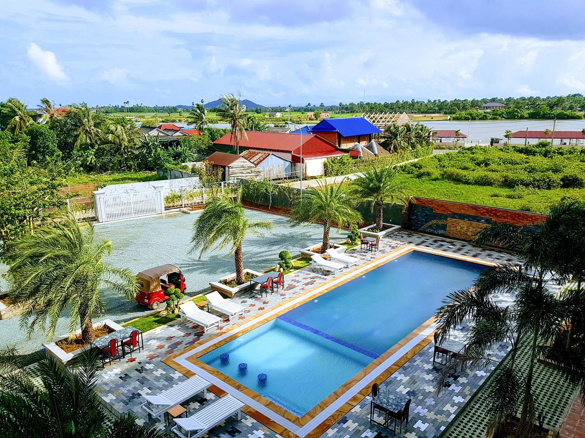 Two Moons Resort Kampot Exterior photo